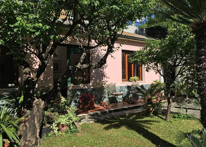 Casa Tra Il Verde E Il Blu