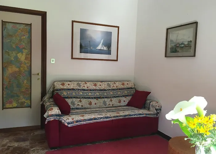 Casa Tra Il Verde E Il Blu